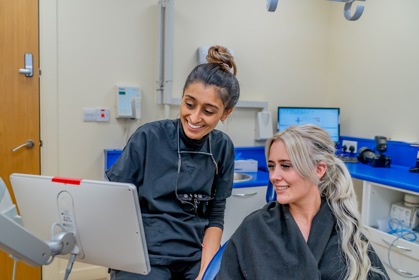 Dentist showing a patient their custom Invisalign treatment plan on screen during a consultation