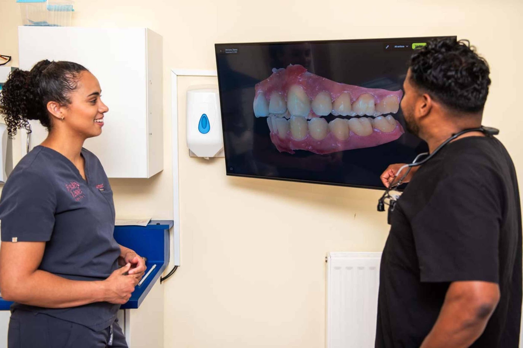 Digital smile assessment and treatment planning for porcelain veneers in Purley