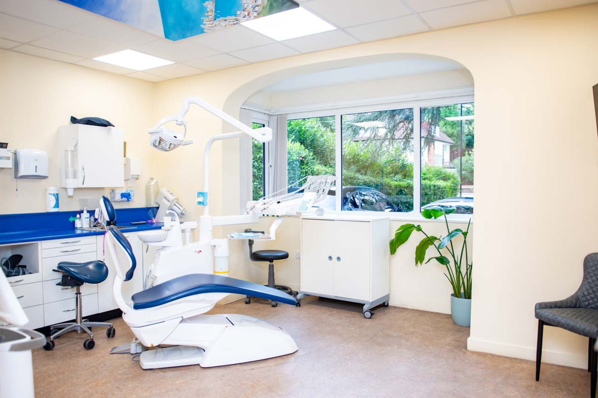 Modern dental implant clinic in Purley providing full mouth dental implants and restorative dentistry